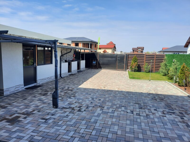 Ilfov, Casa de vanzare plus spatiu comercial