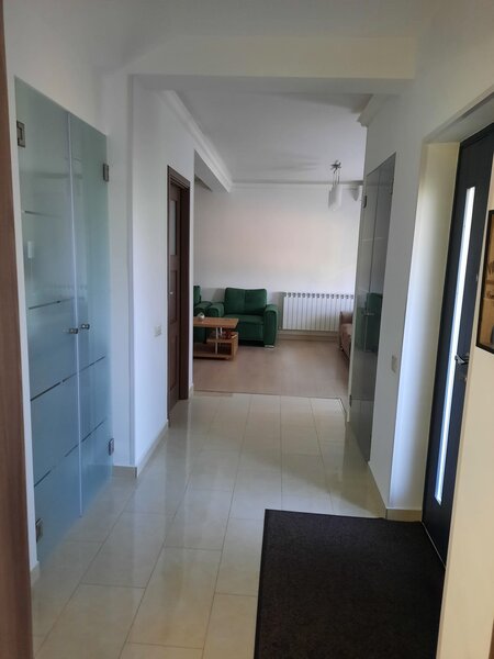 Ilfov, Casa de vanzare plus spatiu comercial